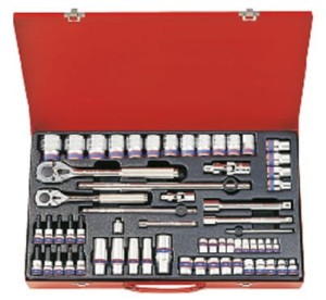 KPL. NASADEK 1/4'' + 3/8'' + 1/2''  62cz.  KRÓTKIE  12-kąt.  4 - 32mm  Z  AKCESORIAMI, CHROM, KASETA