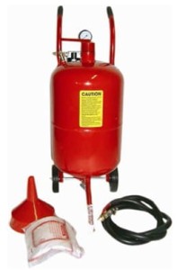 MOBILNA PIASKARKA SYFONOWA Z LEJKIEM, 38 L 