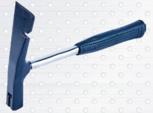 Młotek murarski na rurce (z magnesem)  0,7 kg Juco                  