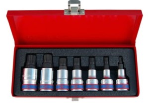 KPL. NASADEK  Z  KOŃCÓWKĄ  SPLINE  1/2''  7 cz. KRÓTKIE  M6-M18  CHROM, KASETA